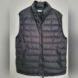 Mens Outerknown puffer vest.